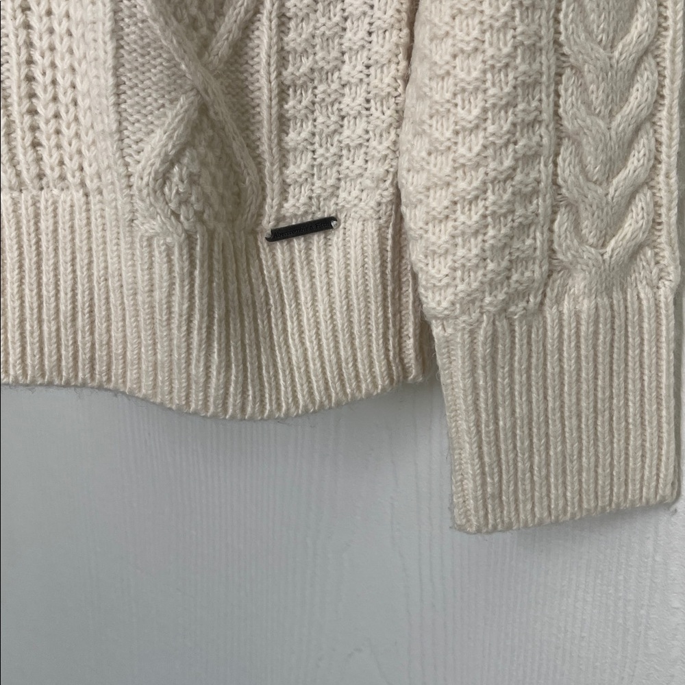 Abercrombie And Fitch - Soft Cream Mock Neck Cable Knit Sweater Size Small - Picture 6 of 10